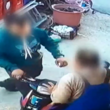 Ο 17χρονος με τον πατέρα του στη Λέρο από κάμερα ασφαλείας