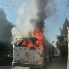 Φωτιά σε εν κινήσει λεωφορείο στη Φυλής - Ο οδηγός ακινητοποίησε έγκαιρα το όχημα