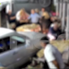 Οδηγός έπεσε με το αυτοκίνητό του σε τραπεζοκαθίσματα ταβέρνας στον Εύοσμο Θεσσαλονίκης