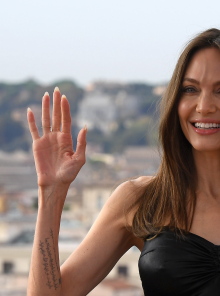 Η Angelina Jolie 
