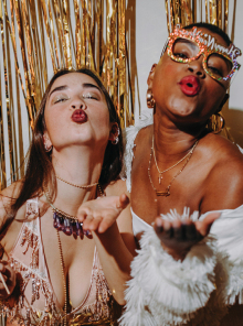 Γιατί φιλιόμαστε τα μεσάνυχτα της Πρωτοχρονιάς