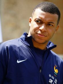 Κιλιάν Εμπαπέ: Ο αρχηγός της εθνικής Γαλλίας στέλνει πολιτικό μήνυμα - Προτρέπει ψήφο κατά των άκρων στις βουλευτικές εκλογές.