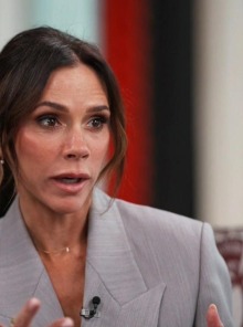 Η Βικτόρια Μπέκαμ και οι πλαστικές 