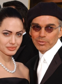 Ο Μπίλι Μπομπ Θόρντον με την Αντζελίνα Τζολί στην 59η τελετή απονομής των βραβείων Χρυσή Σφαίρα στο Μπέβερλι Χιλς, 20 Ιανουαρίου 2002.