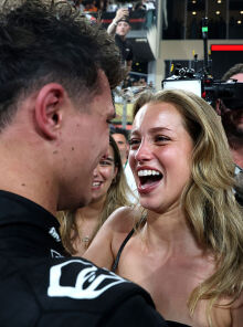 Η γυναίκα που έκλεψε την παράσταση στον τίτλο του Λάντο Νόρις: Ποια είναι η Μαργκαρίντα Κορσέιρο