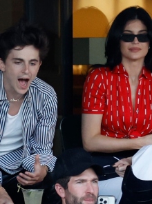 Η Κάιλι Τζένερ και ο Τιμοτέ Σαλαμέ παρακολουθούν αγώνα τένις