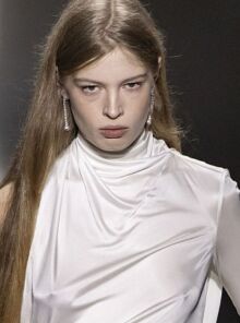 κορη έλον μασκ