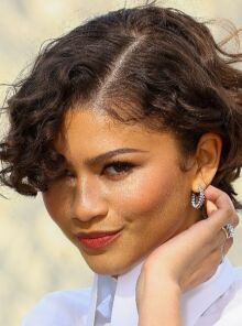 Ζεντάγια: Επίσημη πρώτη με βέρα – Πόσο κοστίζει και τι φορούσε ο Χόλαντ