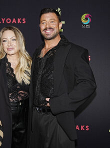 H Ρίτα Σάιμονς προχωρά σε μείωση στήθους για να ανακουφίσει τον πόνο από τη σκολίωση