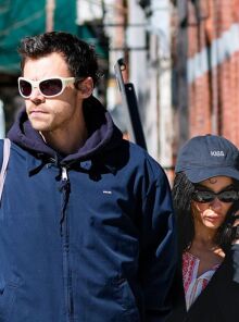 Ζόι Κράβιτζ – Χάρι Στάιλς: Φουντώνουν τα σενάρια αρραβώνα μετά από εμφάνιση με μονόπετρο