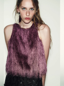 10 γιορτινές μπλούζες που βρήκαμε στην αγορά