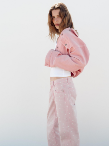 Τα χρωματιστά τζιν είναι στη μόδα - 10 που ξεχωρίσαμε στην αγορά