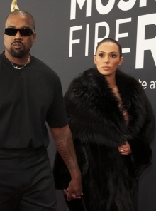 Ο Κάνιε Γουέστ και η Μπιάνκα Σενσόρι στο κόκκινο χαλί των Grammy