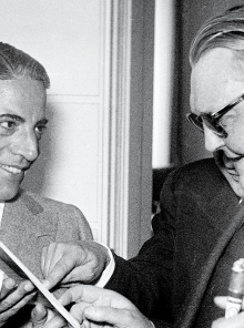 Ο Αριστοτέλης Ωνάσης με τον Ludwig Erhard το 1953