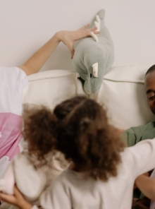 Οι ταυτότητες που ενώνουν και διχάζουν 