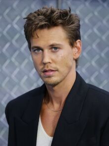 Ο Όστιν Μπάτλερ αποκάλυψε πως έχασε προσωρινά την όρασή του σε πτήση και πίστεψε ότι πεθαίνει, εξαιτίας υπερκόπωσης από το φορτωμένο του πρόγραμμα.