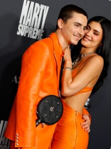 Ο Τιμοτέ Σαλαμέ και η Κάιλι Τζένερ διέψευσαν τις φήμες χωρισμού με μία κοινή εμφάνιση - Στην πρεμιέρα της ταινίας «Marty Supreme»