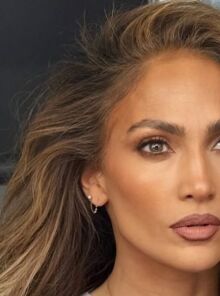 Η Τζένιφερ Λόπεζ στόλισε για τα Χριστούγεννα - και αποκάλυψε κατά λάθος πού μένει σήμερα