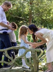 Πρίγκιπας Χάρι και Μέγκαν Μαρκλ: Δημοσίευσαν χριστουγεννιάτικη οικογενειακή φωτογραφία με τα παιδιά τους, Άρτσι και Λίλιμπετ