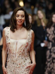 Η Όμπρεϊ Πλάζα περιμένει το πρώτο της παιδί με τον Κρις Άμποτ, έναν χρόνο μετά τον θάνατο του πρώην συζύγου της, Τζεφ Μπαένα