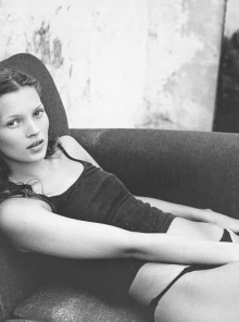 Η Κέιτ Μος φωτογραφημένη από τον Mario Sorrenti για το «Obsession» του Calvin Klein 