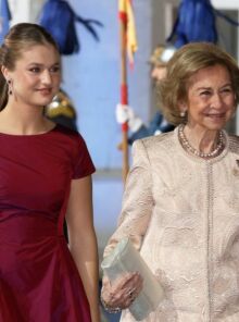 Ισπανία: Η πριγκίπισσα Λεονόρ φόρεσε σκουλαρίκια με ρουμπίνια και διαμάντια, δώρο της Φρειδερίκης στη βασίλισσα Σοφία το 1962.