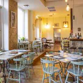 Retro Gastro Funky Taverna