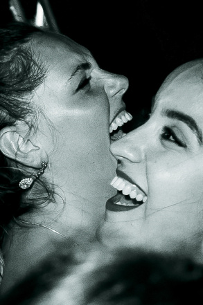 Athens Voice 921 - Θανάσης Καρατζάς