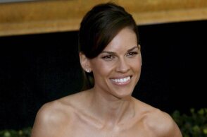 Η Χίλαρι Σουάνκ περιμένει δίδυμα