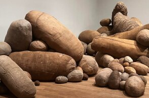 Οι πλεκτοί πίνακες της Magdalena Abakanowicz στην Tate Modern