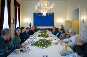  Χριστουγεννιάτικο γεύμα με τους άστεγους στο Προεδρικό Μέγαρο