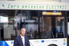 Παρουσιάστηκε το πρώτο ηλεκτρικό λεωφορείο - Πότε θα «βγουν» στους δρόμους 