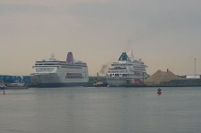 Άμστερνταμ: Ακτιβιστές δέθηκαν σε υδατοφράκτη, εμποδίζοντας ένα κρουαζιερόπλοιο 