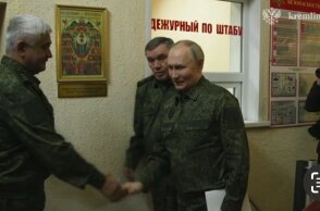 Πούτιν: Με στρατιωτική στολή στο Κουρσκ - Δεν είπε τίποτα για κατάπαυση του πυρός