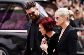 Κατάρρευσε η Σάρον Όσμπορν στην κηδεία του Όζι