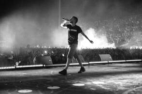 Η συναυλία του ΛΕΞ στην Αθήνα μέσα από μία φωτογραφία του Δημήτρη Μουγκού 