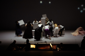 «Untitled for now: an old fable» του Co-OPERAtive, σε σκηνοθεσία Θέμελη Γλυνάτση, στην Εναλλακτική Σκηνή της ΕΛΣ