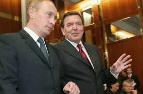 Ο πρώην καγκελάριος της Γερμανίας Γκέρχαρντ Σρέντερ «δεν θα εγκαταλείψει» τον διάλογο με τον πρόεδρο της Ρωσίας Βλαντίμιρ Πούτιν	