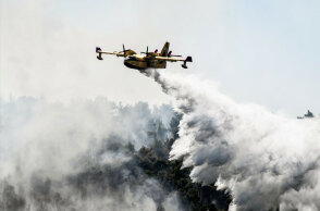 Δύο canadair έστειλε η Ελλάδα στη Γαλλία