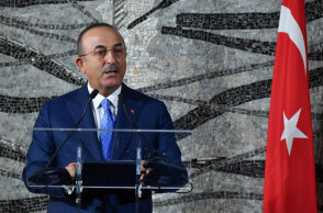 Ο Μεβλούτ Τσαβούσογλου δεν σταματά να αμφισβητεί την ελληνική κυριαρχία σε νησιά του Αιγαίου