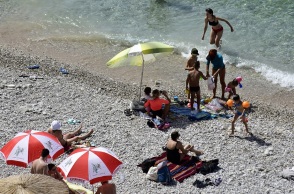 Καιρός: Ξεκινά ο καύσωνας - Υψηλές θερμοκρασίες την Παρασκευή