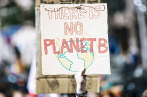 «Δεν υπάρχει Πλανήτης Β» γράφει το πλακάτ σε διαδήλωση για την κλιματική αλλαγή