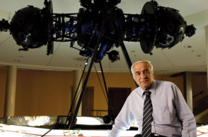 Ο Διονύσης Σιμόπουλος