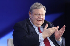 Αιχμηρός ο Ευάγγελος Βενιζέλος με τον πρωθυπουργό Κυριάκο Μητσοτάκη για τις παρακολουθήσεις της ΕΥΠ