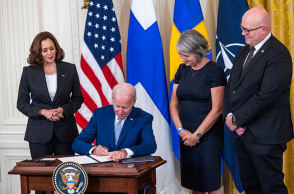 Ο Τζο Μπάιντεν υπέγραψε και επικύρωσε την έγκριση της εισδοχής Σουηδίας και Φινλανδίας στο ΝΑΤΟ