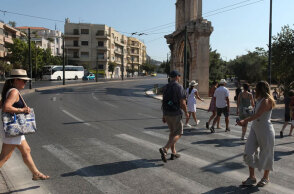 Καύσωνας στην Αττική με τη θερμοκρασία να ανεβαίνει, σύμφωνα με την πρόγνωση ΕΜΥ