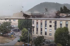 Ανεμοστρόβιλος ξηλώνει στέγη σε κτίριο στην Κορσική