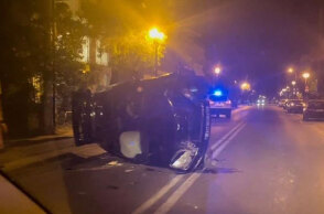 Το όχημα που τούμπαρε στην Αγία Παρασκευή μετά το τροχαίο