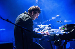 Ακυρώνεται η περιοδεία των Archive – Με καρκίνο ο τραγουδιστής Darius Keeler