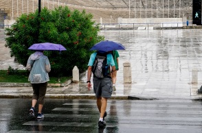 Συνεχίζεται η κακοκαιρία και την Παρασκευή - Βροχές και καταιγίδες στην Αττική